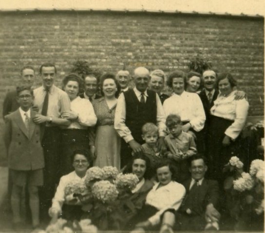 Groepsfoto waaronder Margaretha Van Acker